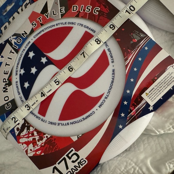 Pair of “ competition style” frisbees! Each 10 in diameter,comes w/ tips& tricks - Picture 4 of 9